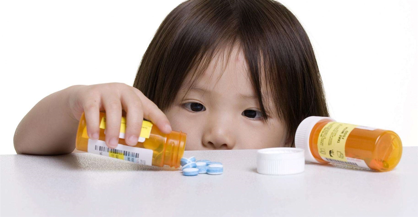 Cách giảm nỗi sợ uống thuốc hiệu quả cho trẻ em