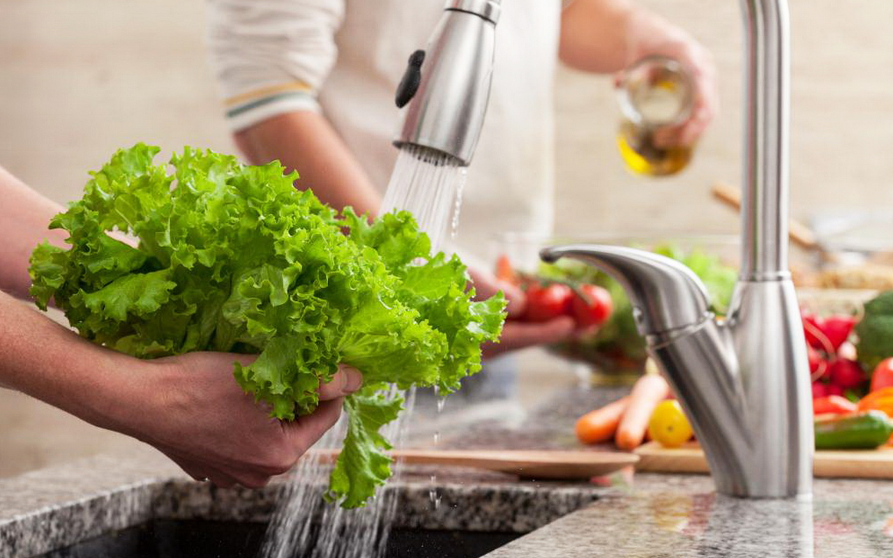 Mẹo giúp loại bỏ chất độc cho rau sạch để bữa ăn an toàn hơn